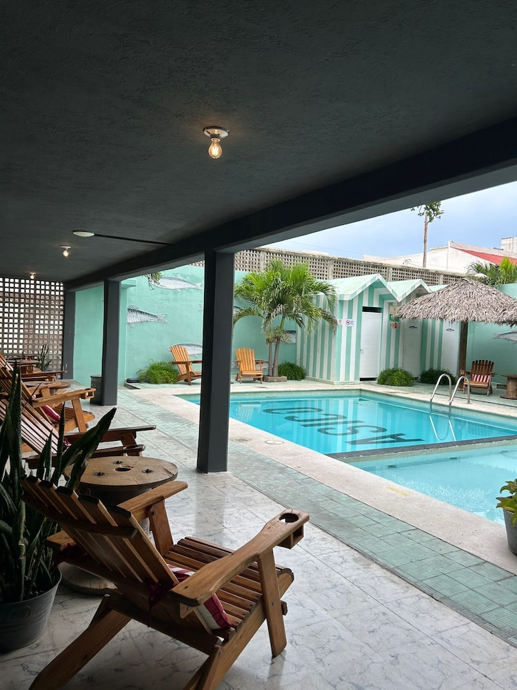 Mas Basico Hotel 51/54