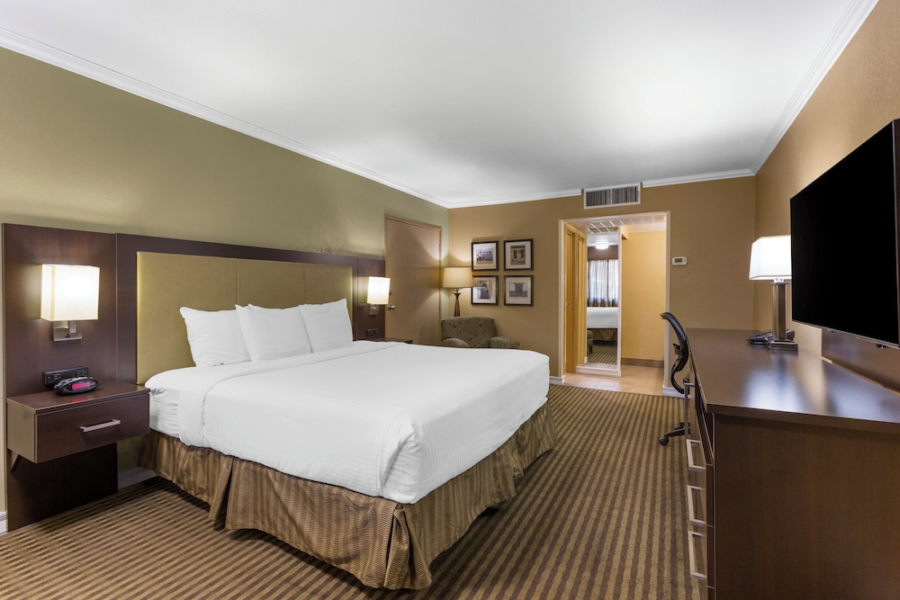 غرفة أساسية مفردة بسرير كينج، Royal Sun Inn & Suites 2/6