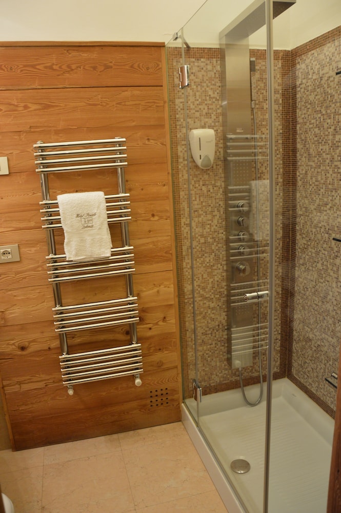 Hotel Pinzolo Dolomiti 66/76