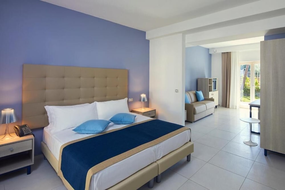 Tui Blue Tropea 6/44