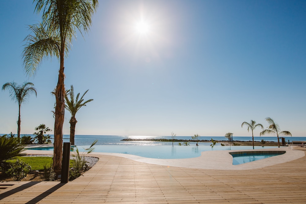 Lebay Beach Hotel 42/48
