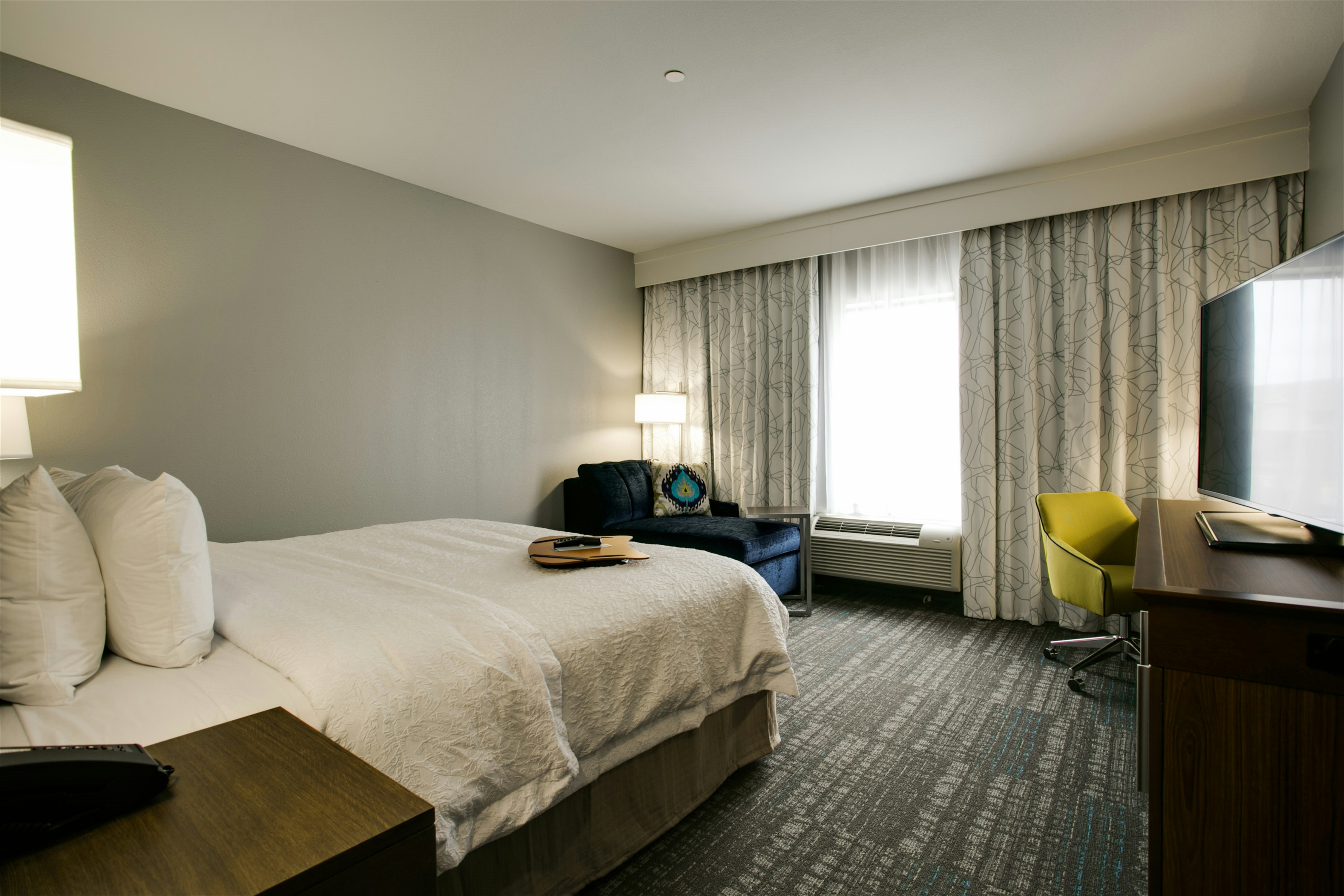STUDIO, KING BED, ACCESSIBLE