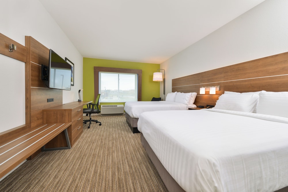 Holiday Inn Express Suites Chadron 16/76