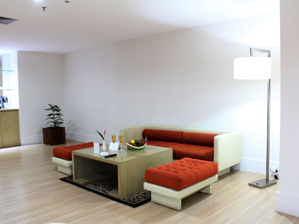 Grand Jatra Hotel 43/70