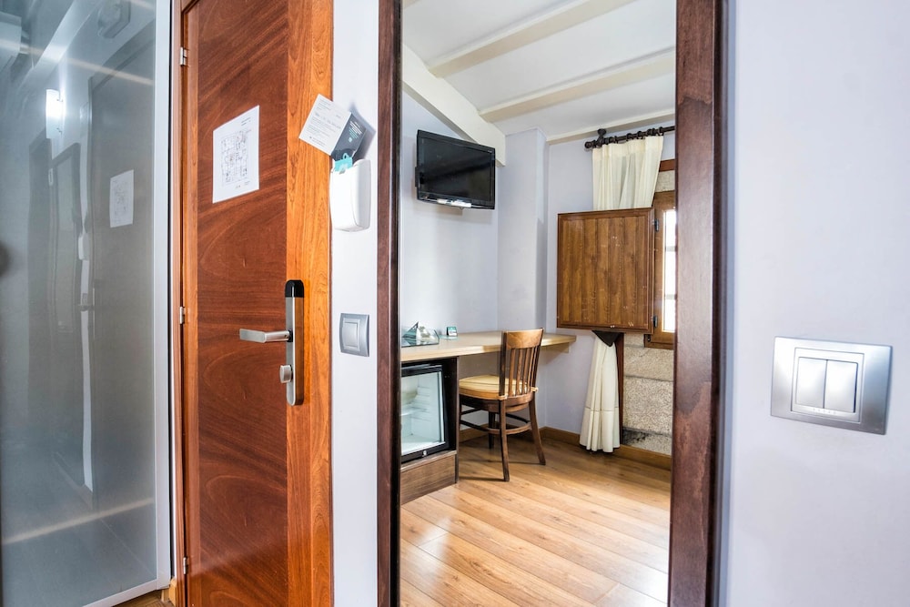 Hotel Alda Bonaval 21/42