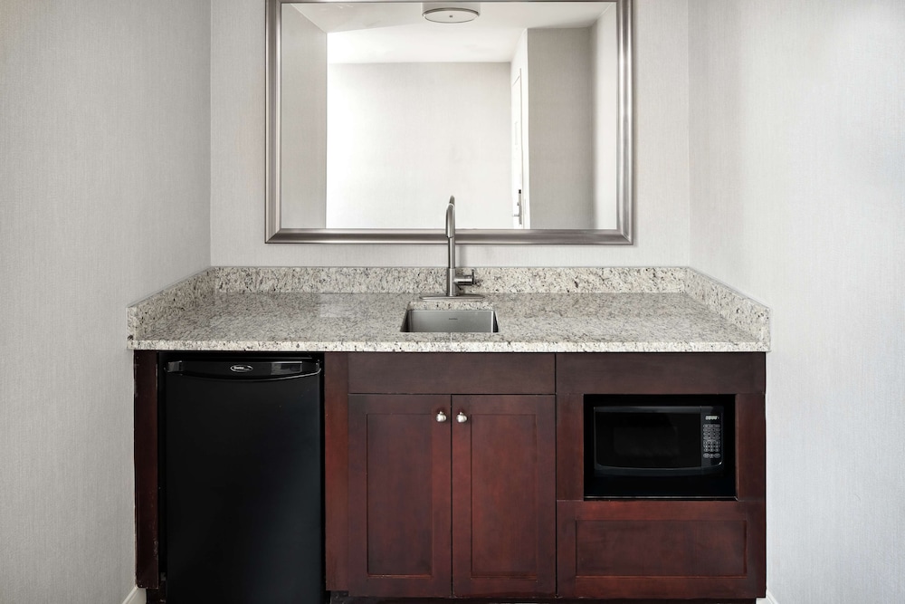 DoubleTree Suites by Hilton Charlotte SouthPark 40/60