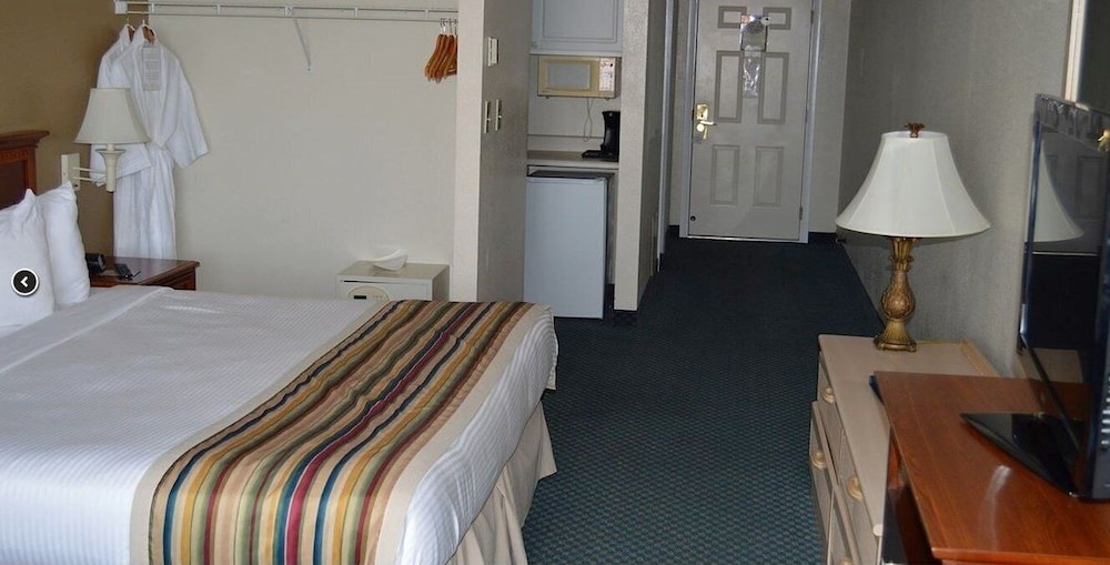 Paradise Plaza Inn 9/42
