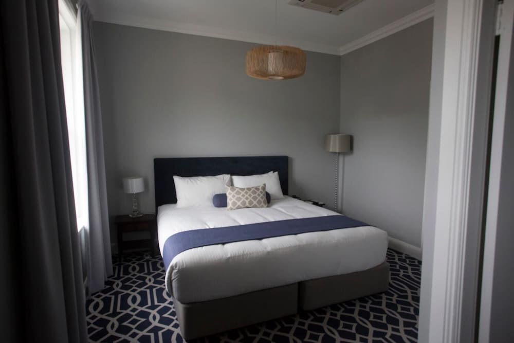 Seabreeze Hotel 5/36