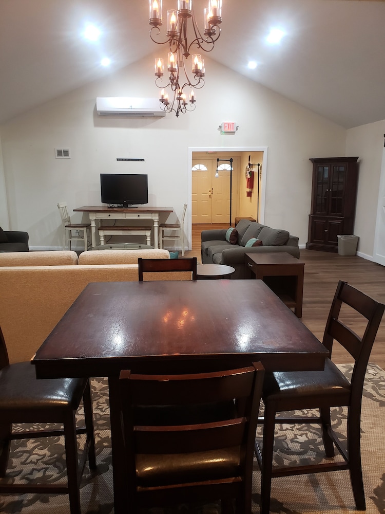 Branson Surrey Inn 51/65