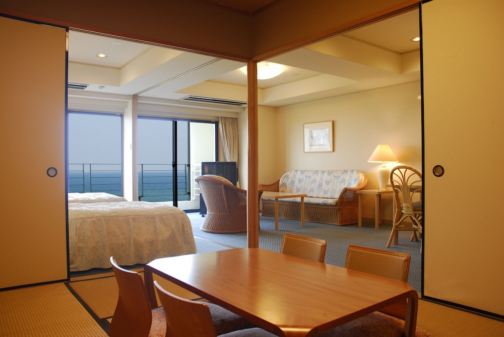 Seagaia Forest Cottages 50/50