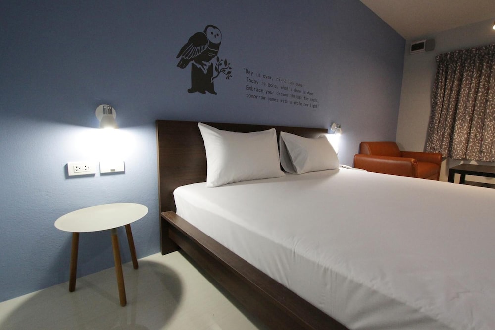 Eazy Motel B.A.N.G.N.A 16/28