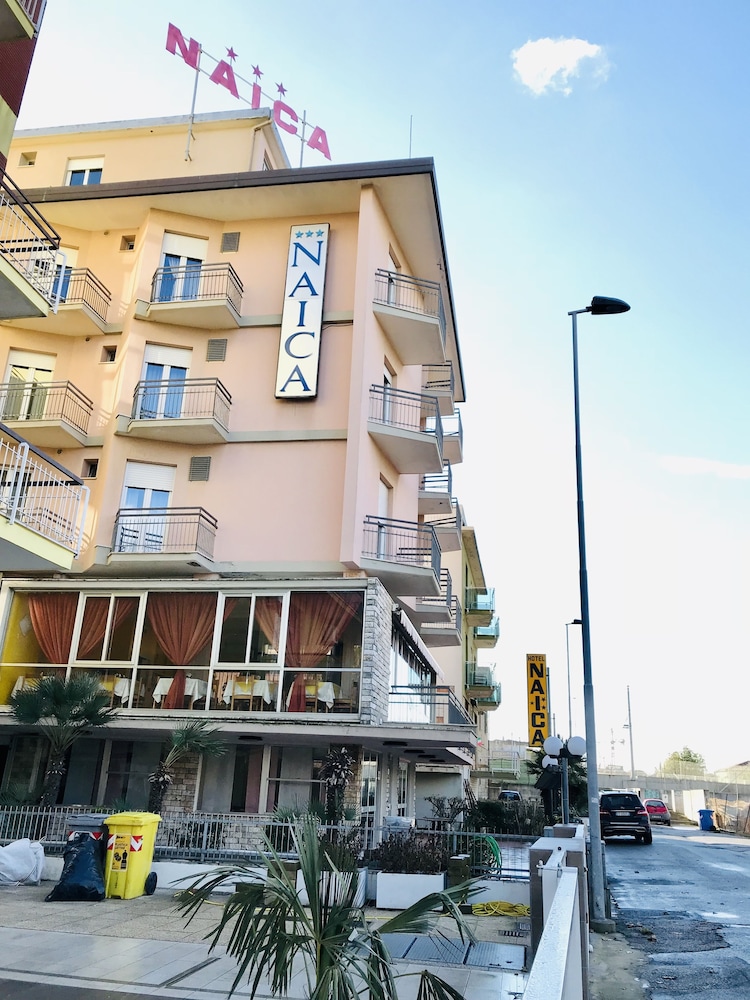 Hotel Naica 4/42