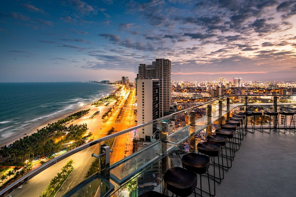 Radisson Hotel Danang 70/72