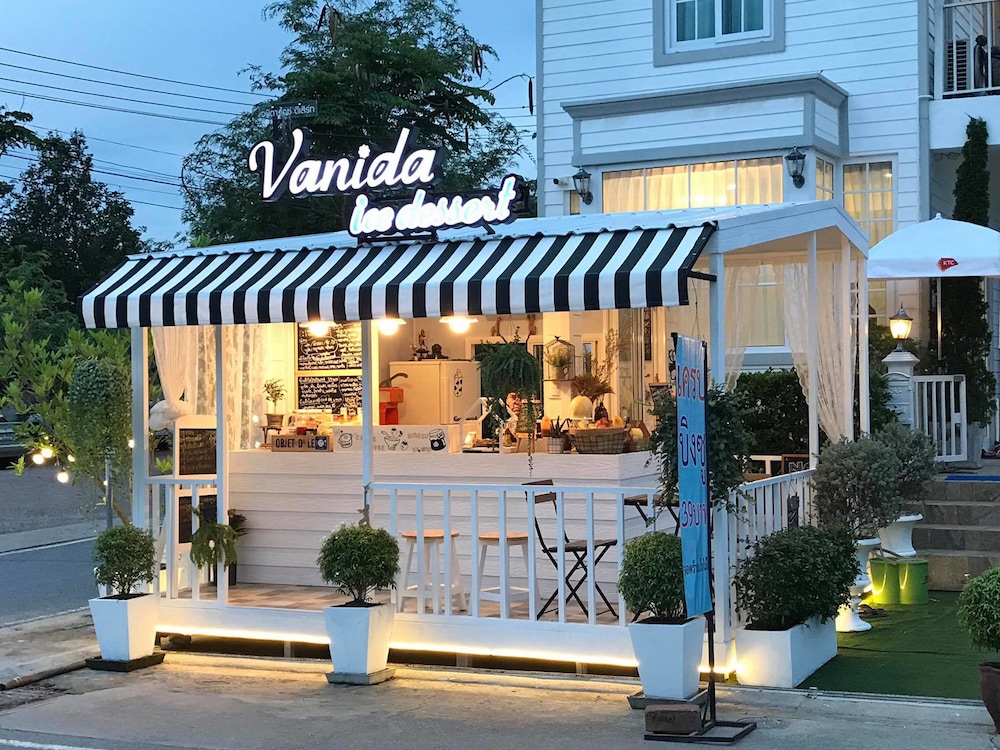 Vanida Antique Home 4/27