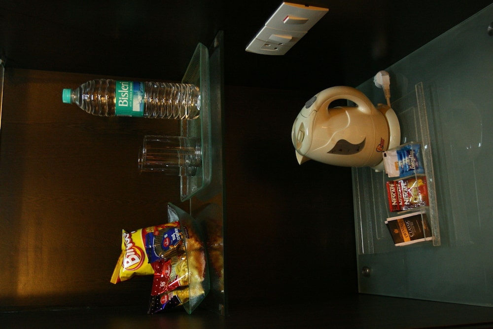 EMBLEM HOTEL photo2