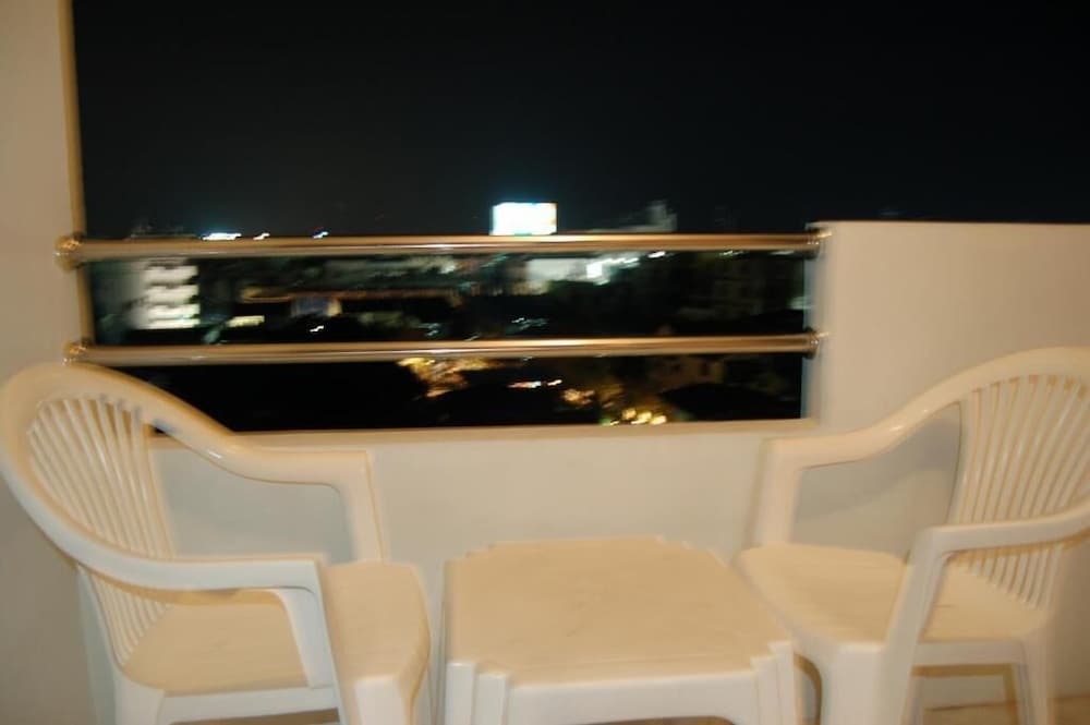 Baan Manthana Hotel 45/50