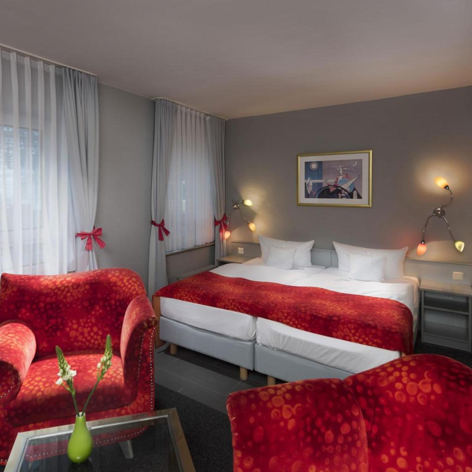 Classic, King Bed, Land Side