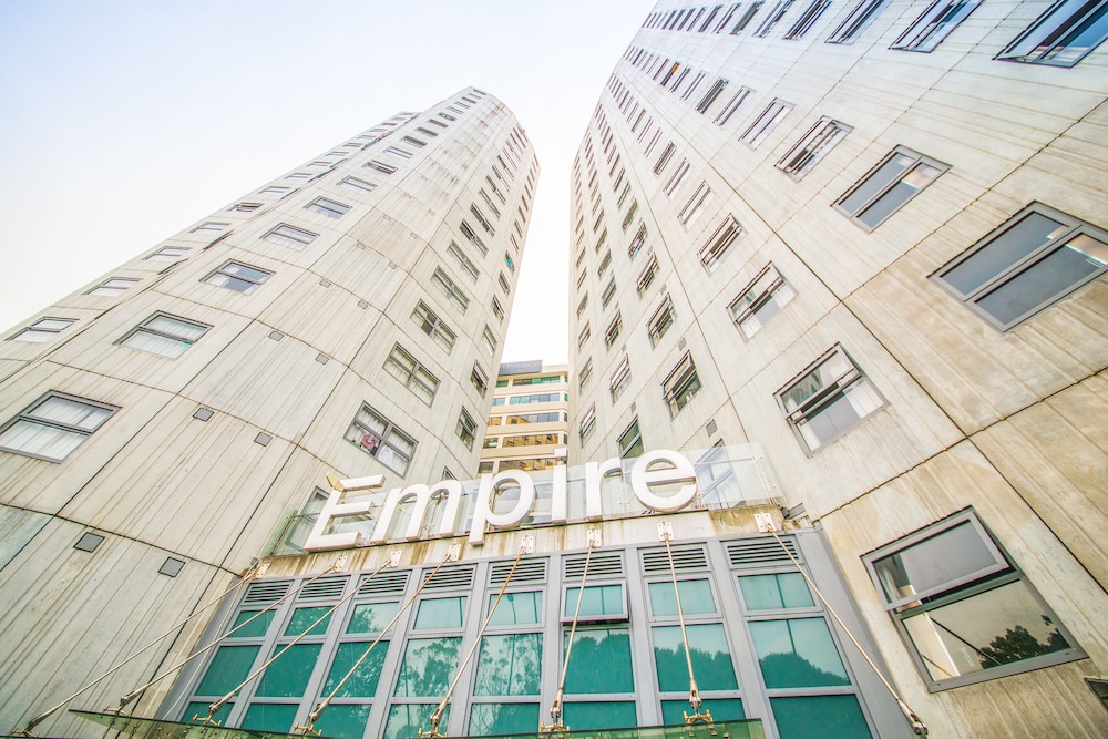 Empire Apartments 2/67
