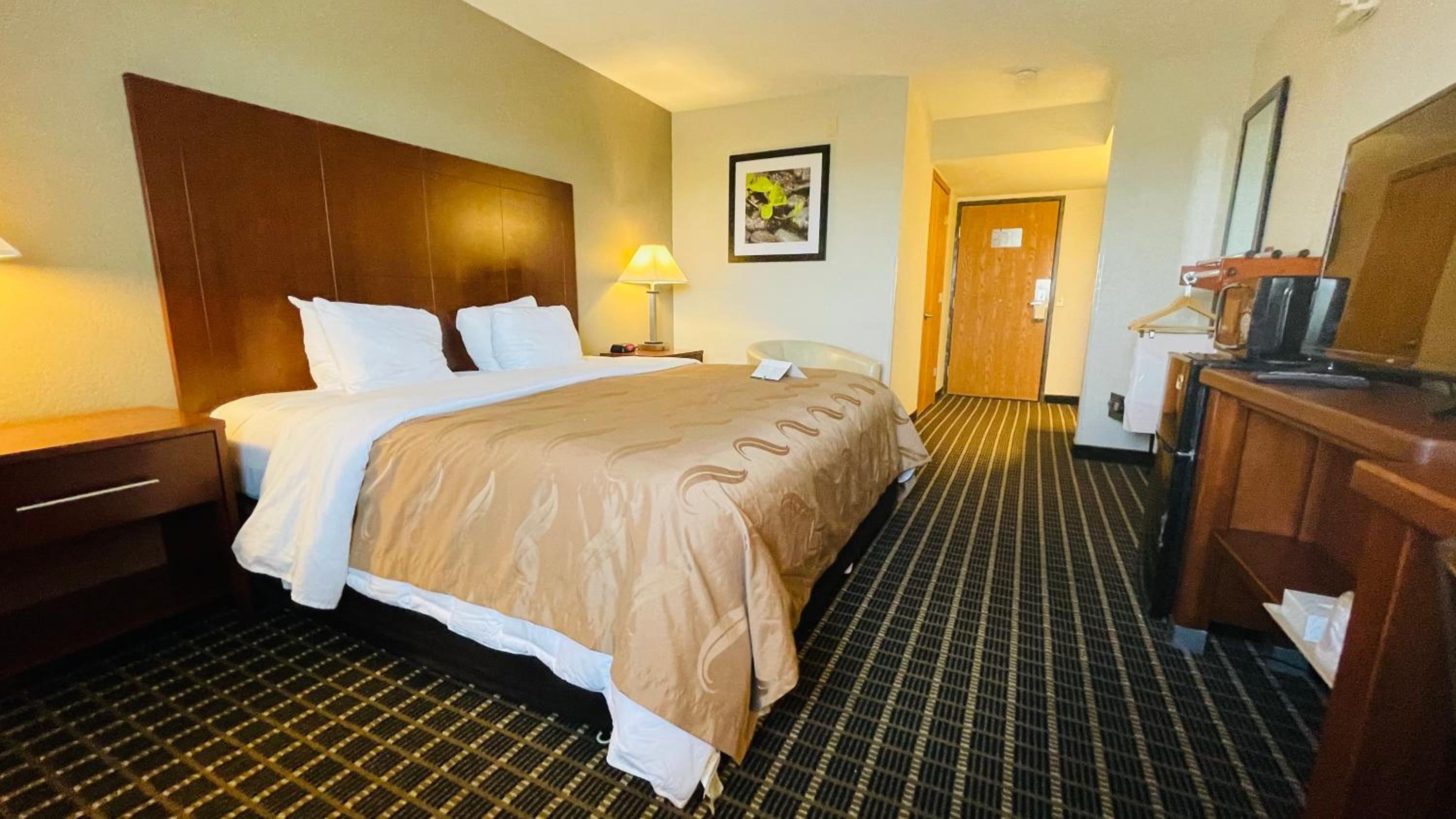 ROOM, KING BED, ACCESSIBLE