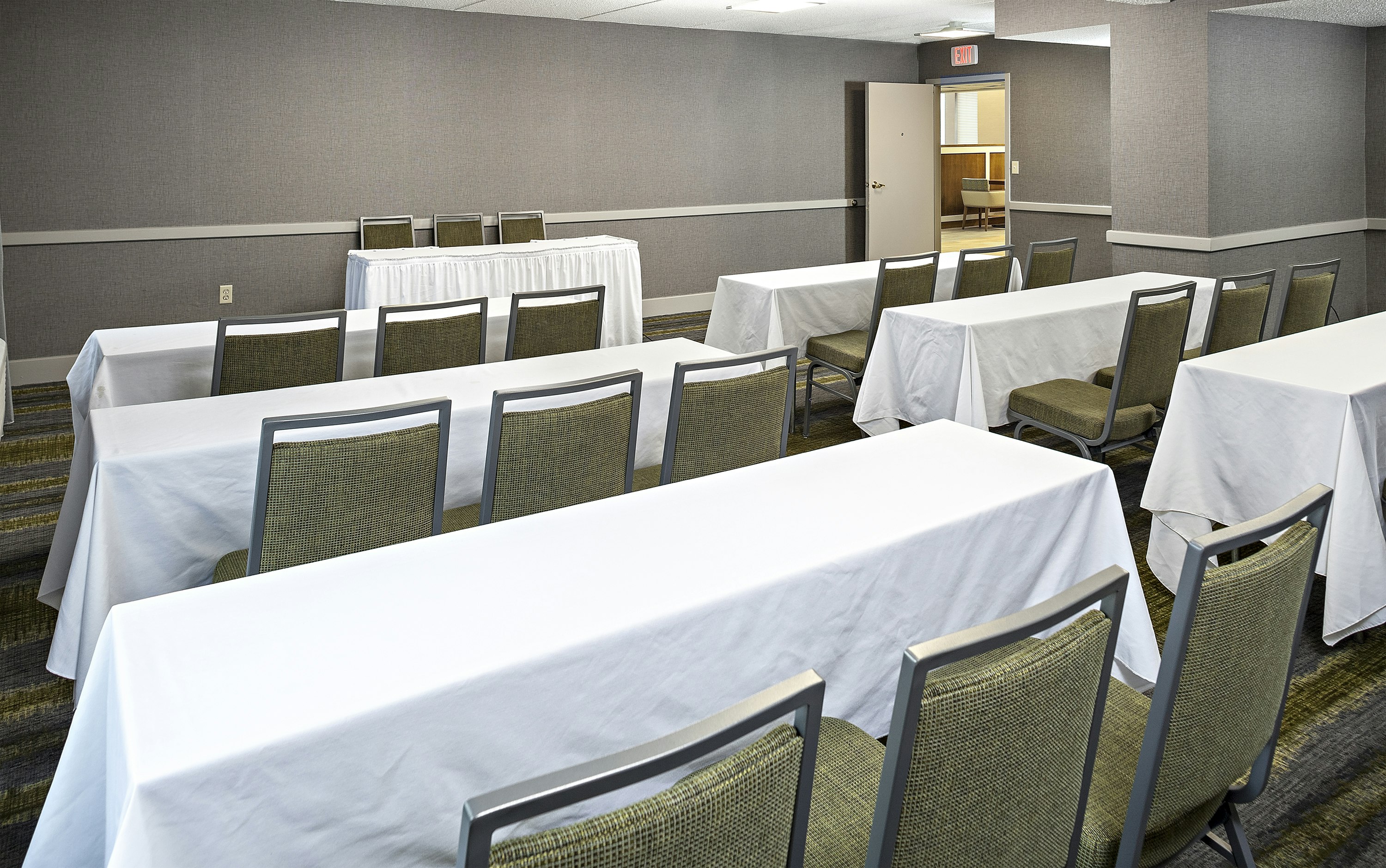 Holiday Inn Salem (I-93 At Exit 2) 36/43