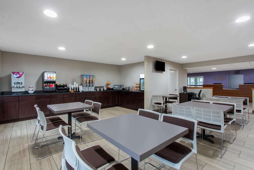 Microtel Inn & Suites by Wyndham Philadelphia Airport 9/16