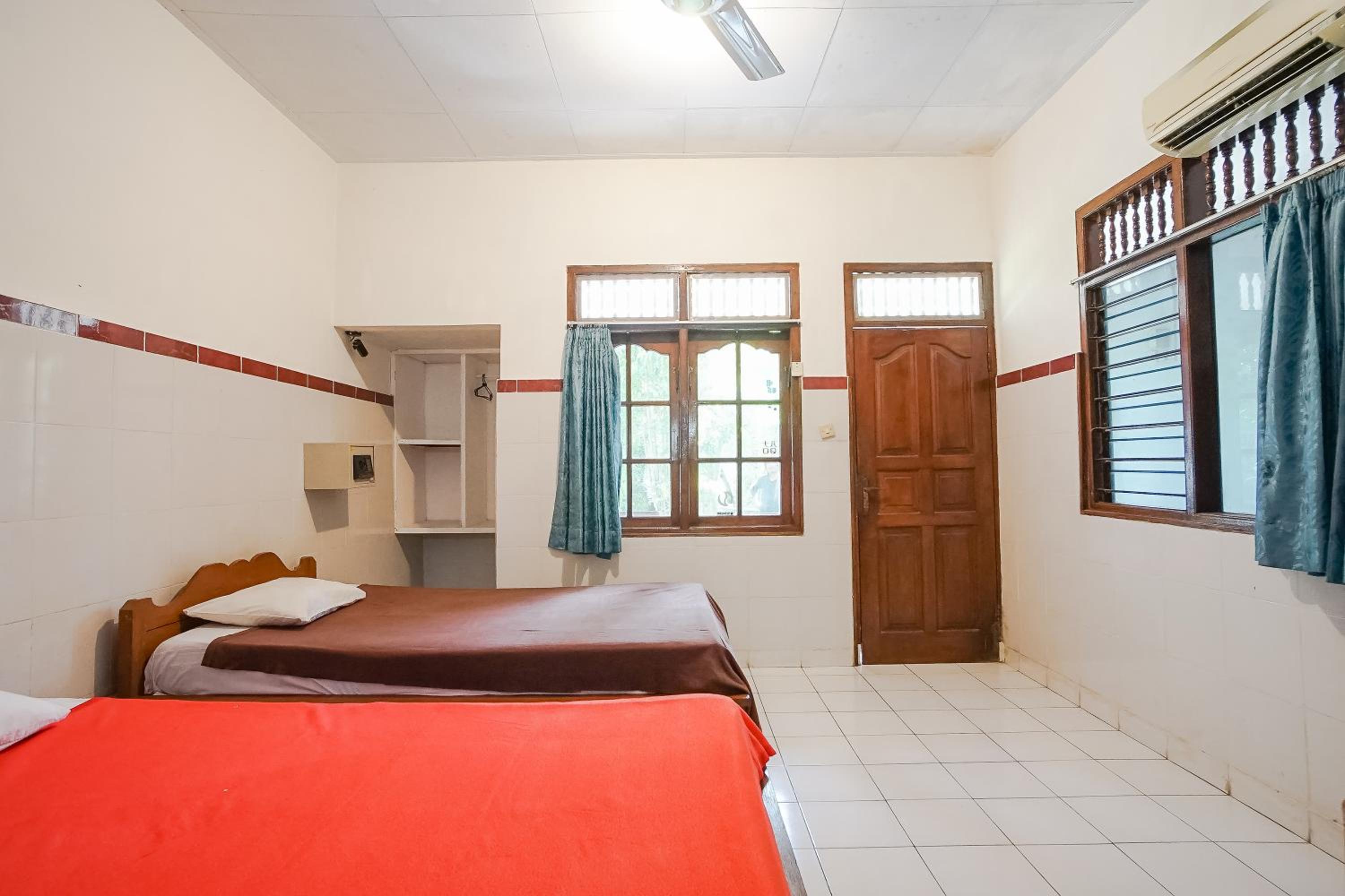 Room, Twin Beds