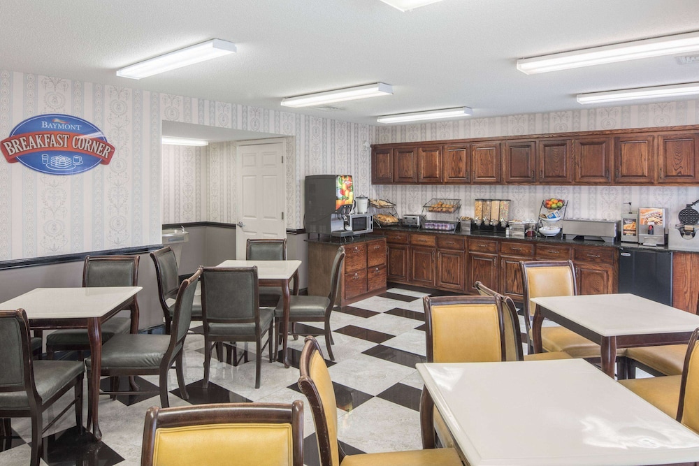 Baymont By Wyndham Cleveland 16/22