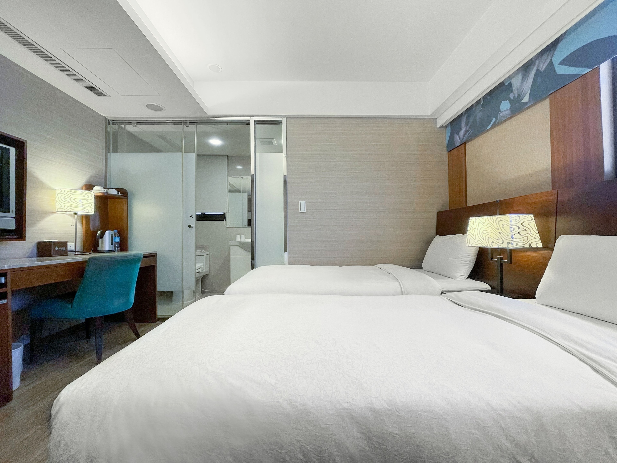 DELUXE, TWIN BEDS