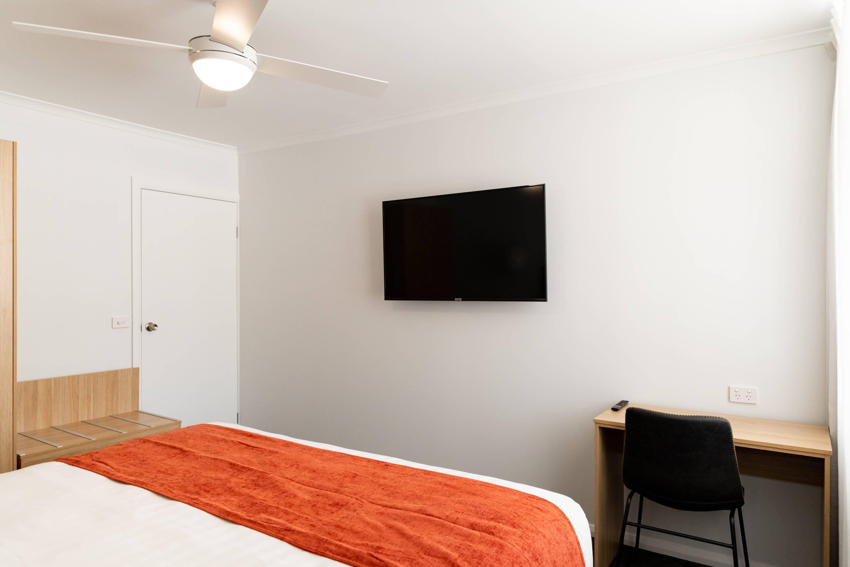 EFFICIENCY, SUITE, KING BED
