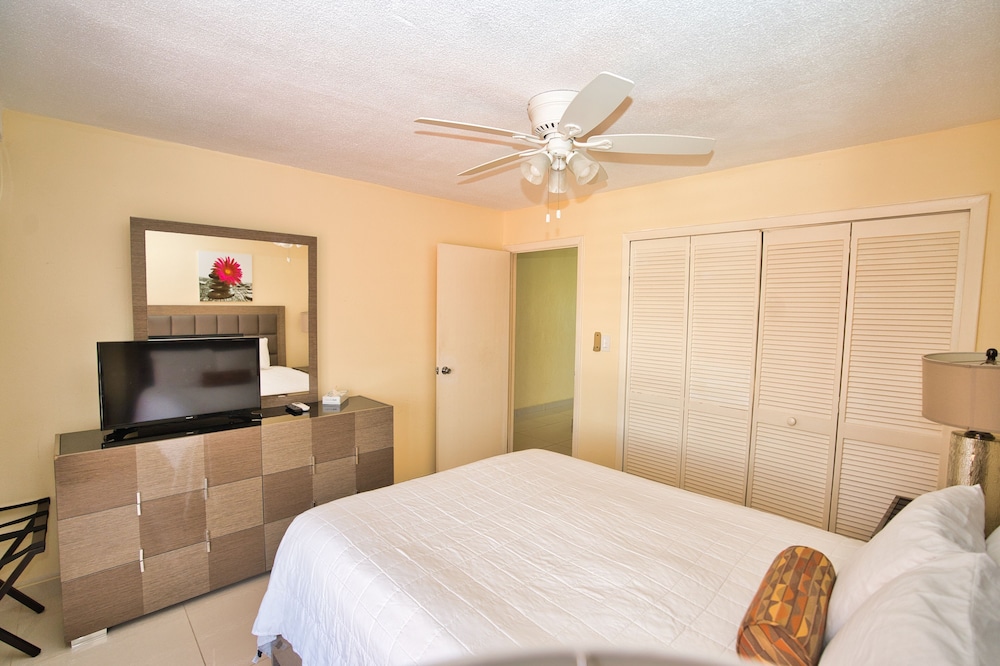 Horizon View Beach Hotel 12/46