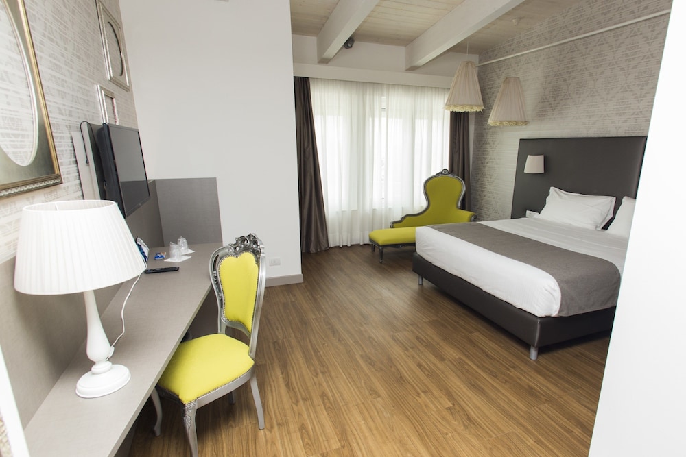 Diamante Mhotel 10/76