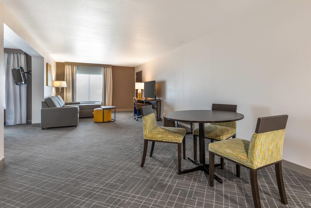 Comfort Inn & Suites Frisco East - McKinney 43/65