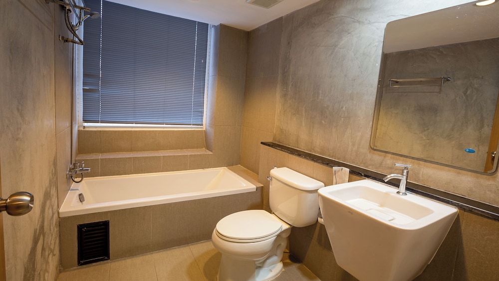 B2 Sea View Pattaya Boutique Budget Hotel 38/40