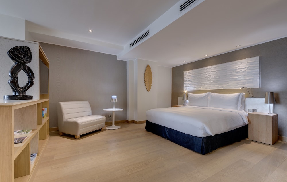 RADISSON BLU HOTEL NAIROBI UPPER HILL 17/77