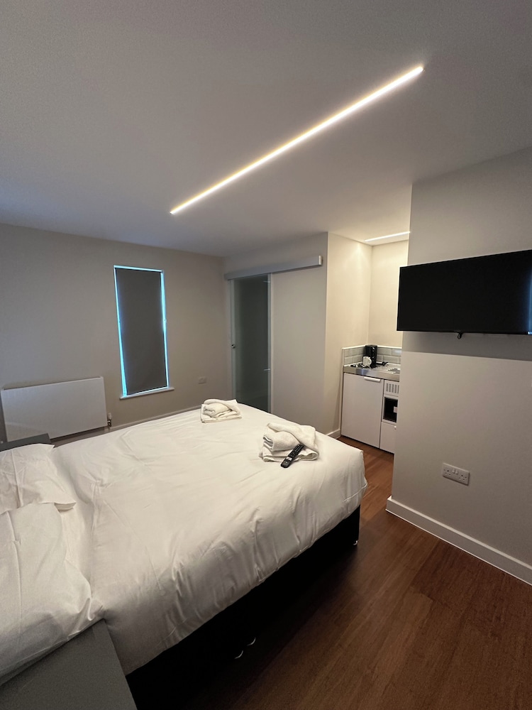 Buckingham Apartment 30/50