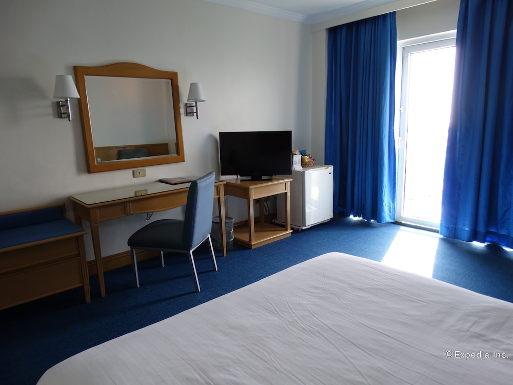 Aloha Hotel 21/48