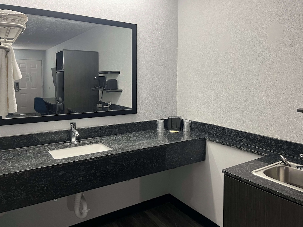Studio6 West Columbia, SC - Airport 25/27
