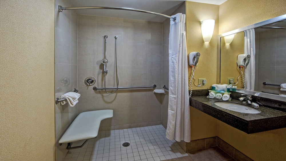 Holiday Inn Express Hotel Suites Cookeville 72/73