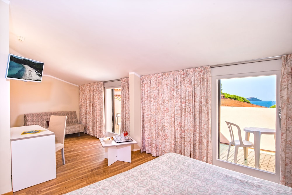 Fabric Hotel And Club 28/77