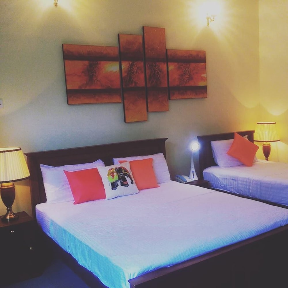 ROOM, TRIPLE
