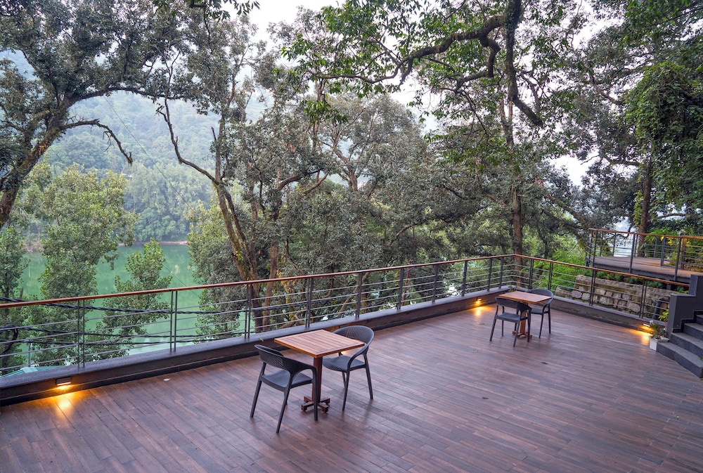 The Rosefinch Sarovar Portico 12/40