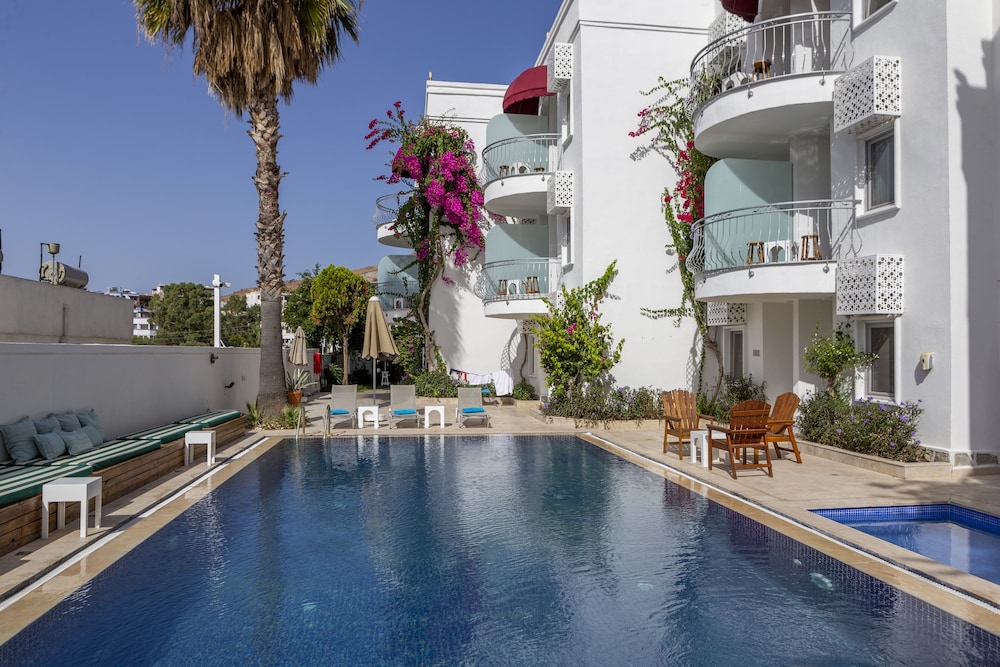 La Brezza Suite &amp; Hotel 4/63