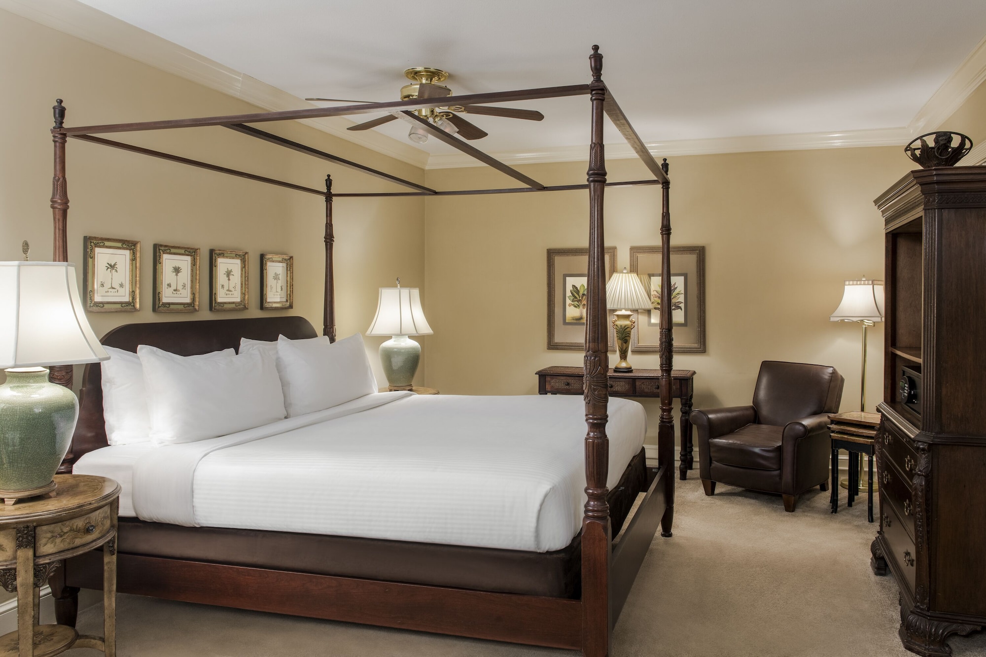 TRADITIONAL, QUEEN BED, ATRIUM VIEW