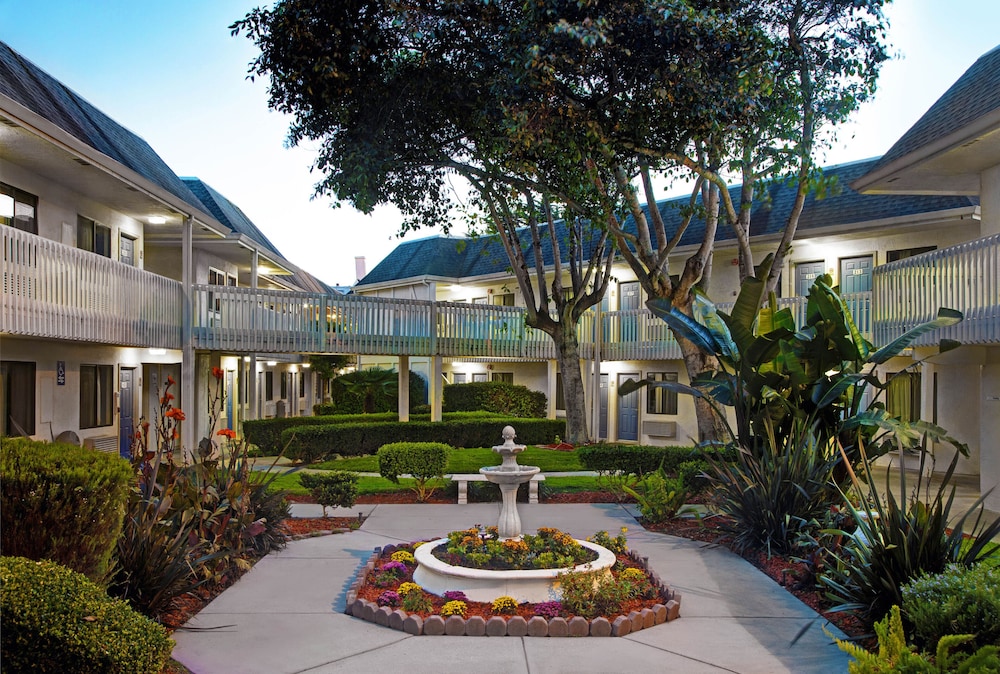 Motel6 Marina, CA - Monterey 50/58