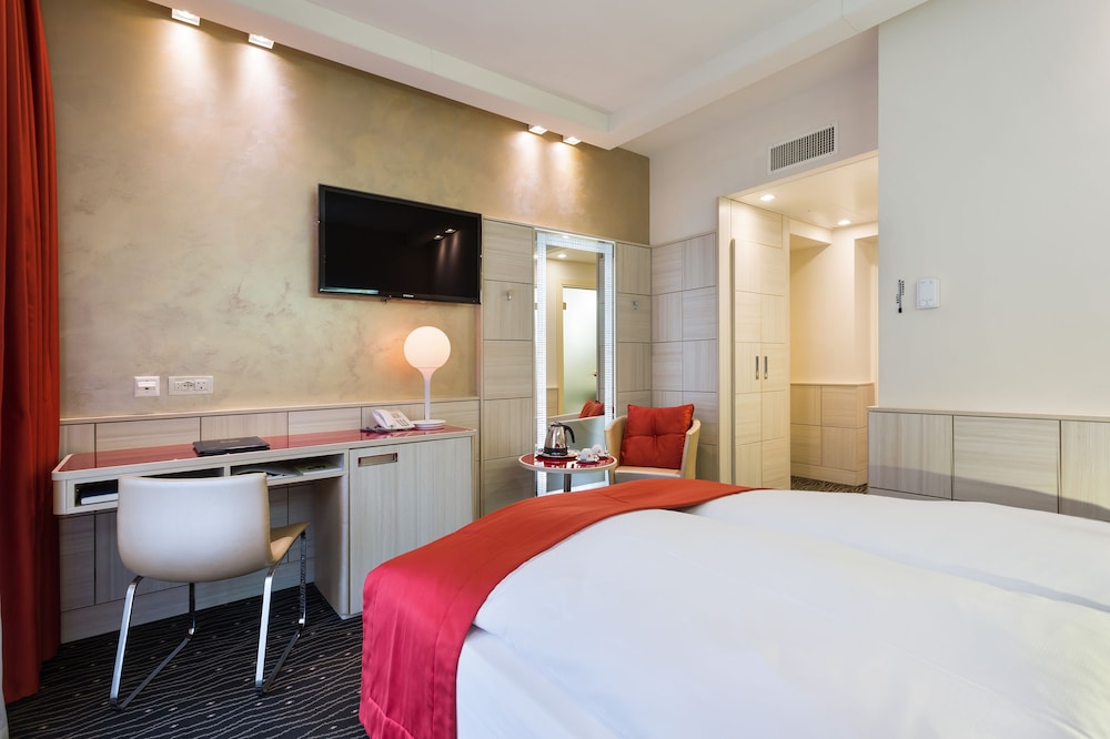 HOTEL ST GOTTHARD 37/84