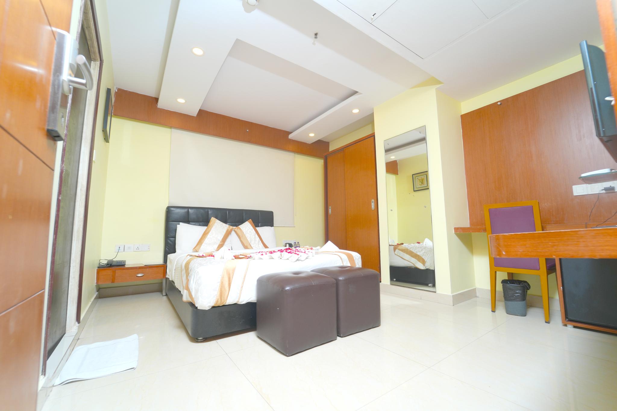 OYO 1489 Hotel Diamonds Pearl 14/42