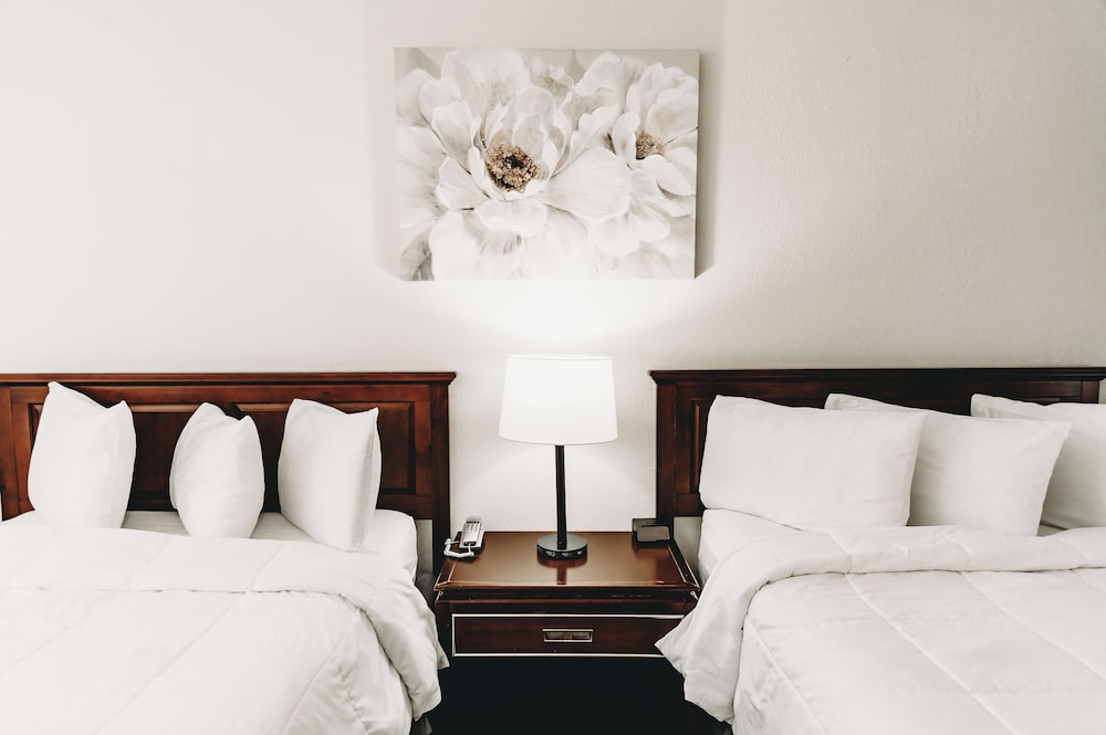 The Bicentennial Inn 23/60