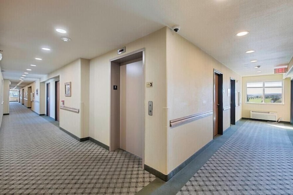 Pinedale Hotel & Suites 6/50