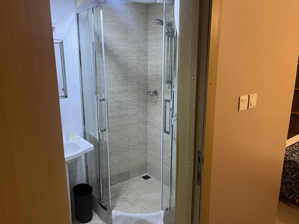 Adis Hotels Ibadan 32/32