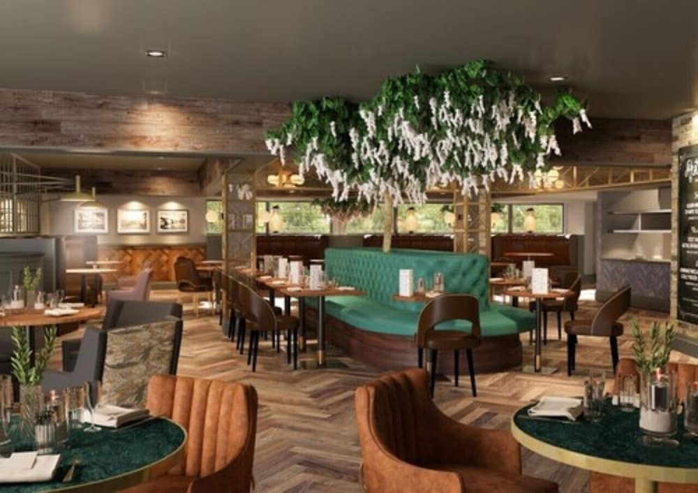 Redhurst Hotel 40/62